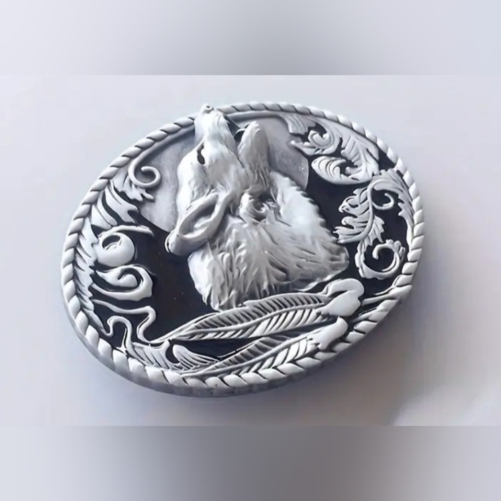 Wolf Howling at moon Feathers Belt buckle